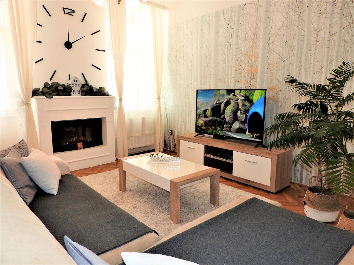 Lena Apartman - Eger Eksteriør billede